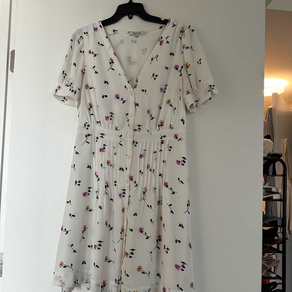 Madewell white dress with floral pattern and buttons, size 4
